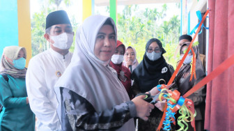 Bunda PAUD Tanjab Barat Resmikan PAUD Al-Ansor