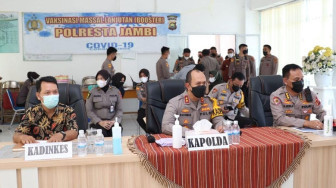 Kapolri dan Kapolda Jambi Saksikan Vaksinasi di Puskesmas Putri Ayu