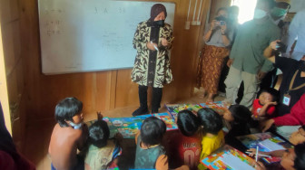 Mensos Resmikan Community Centre Warga SAD, Tidak Ada Bantuan Komputer