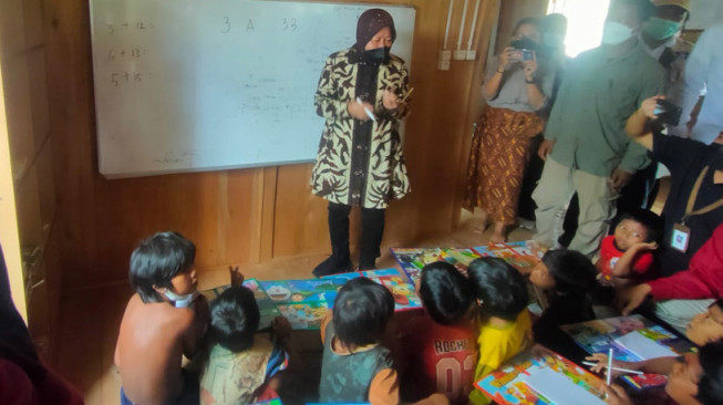 Mensos Resmikan Community Centre Warga SAD, Tidak Ada Bantuan Komputer