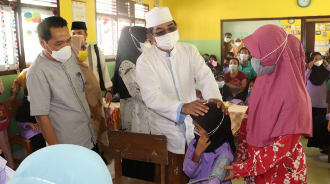 Anwar Sadat Pantau Vaksinasi Anak di Desa Kampung Baru