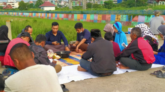 Keluarga Miko Gelar Yasinan dan Tabur Bunga