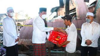Wabup Hairan Serahkan Bantuan Korban Kebakaran Tungkal Harapan