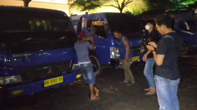 Polisi Tangkap 4 Mobil Tangki Solar di Talang Duku