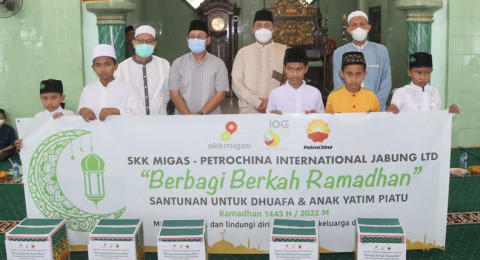 SKK Migas - PetroChina Safari Ramadhan di Desa Purwodadi Bersama Pemkab Tanjab Barat