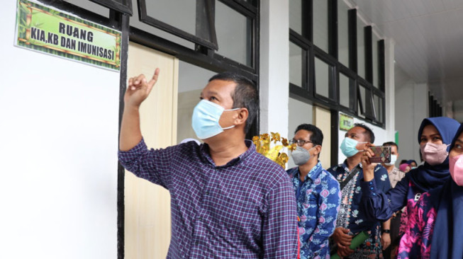 Puskesmas Muara Sabak Barat Kurang Rapi, Bupati Romi Kecewa