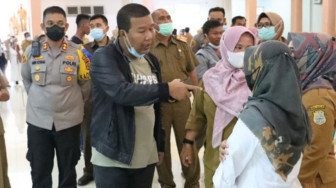 Bupati Romi Cek Vaksinasi Bagi ASN