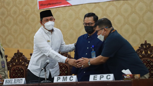 Hairan Serah Terima Lapangan Pembangunan Jargas Rumah Tangga