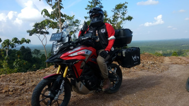 CB150X Urban Explorer Touring, Sinsen Jelajahi Keindahan Alam Air Terjun Ratu Calista Merlung