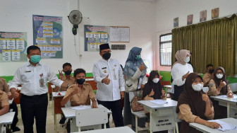 Maulana Tinjau Pelaksanaan Ujian SMP