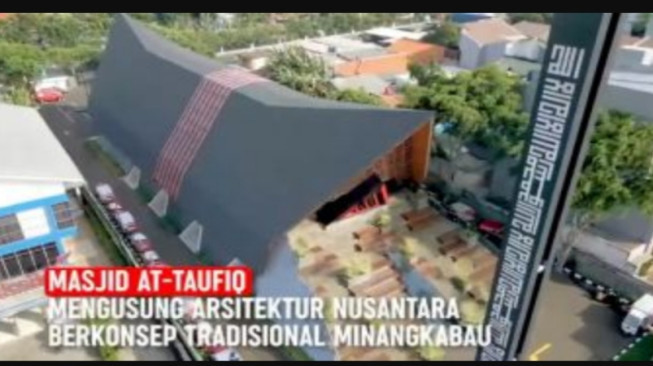 Masjid At Taufik Sangat Unik, Atapnya Arsitektur Minangkabau. Hasril Chaniago : Puan itu Tulen Suku Minangnya.