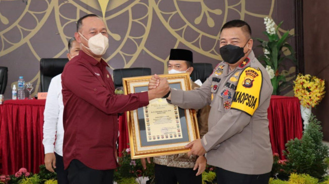 Polri Terima Sertifikat Tanah Hibah dari Pasirah Marga VII Koto