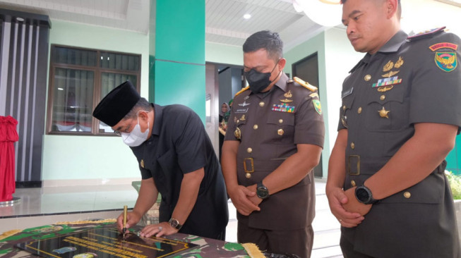 Anwar Sadat Hadiri Peresmian Renovasi Gedung Kodim 0419/Tanjab