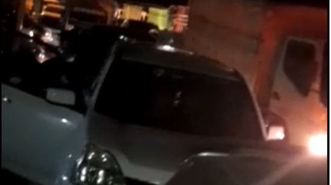 Truk Batubara Konvoi, Jalan Jambi-Muarabulian Macet Total