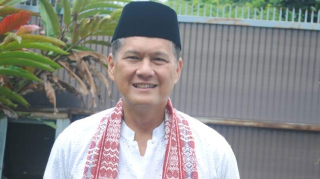 Melipat Sarung
