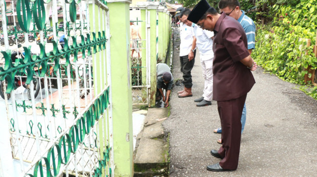 Bupati Anwar Sadat Tinjau Normalisasi Saluran Air