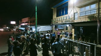 Warga Ramai-Ramai Datangi Rumah Budi Setiawan, Ngeriii….