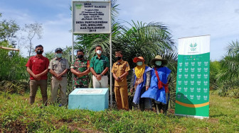 Sukseskan Program Desa Sawit Mandiri, PT DAS  Bantu Pupuk Petani