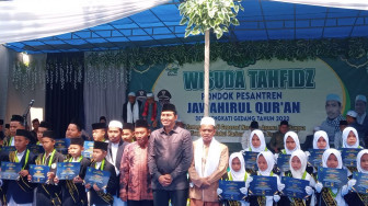 Fadhil Arief Sumbang Puluhan Paket Al-Qur'an