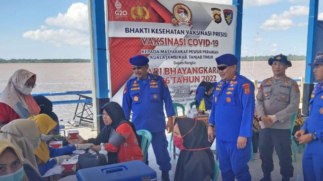 Sambut HUT Bhayangkara, Ditpolairud Polda Jambi Gelar Vaksinasi Gratis