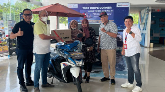 Agung Toyota Serahkan Hadiah Toyota Spektakuler Expo 2022