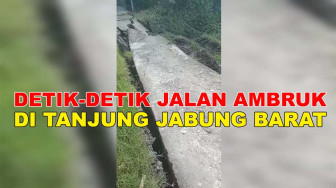 Video : Detik-detik Jalan Ambruk di Tanjung Jabung Barat
