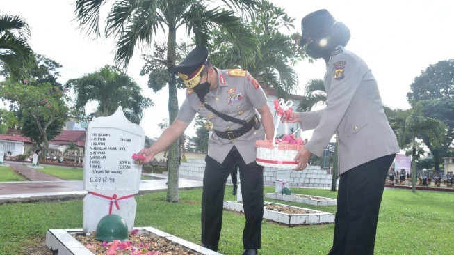 Kapolda Jambi Ziarah ke TMP Satria Bhakti