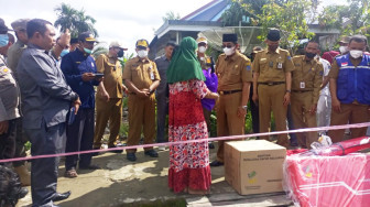 Turun ke Lokasi Kebakaran, Anwar Sadat Serahkan Bantuan
