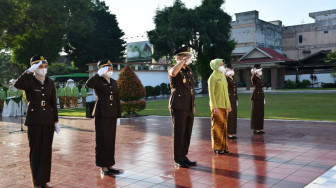 Para Jaksa Ziarah dan Tabur Bunga di TMP Satria Bhakti