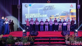 Fantastic, Semalam Mobil Canter Terjual 703 Unit dan PT Krama Yudha Tiga Berlian Motors  Beri Penghargaan Customer Fleet.