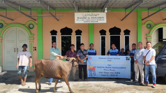 PT CEI Berkurban 4 Sapi 6 Kambing