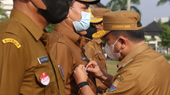 Al Haris Sematkan Pin Tolak Gratifikasi, Langkah Nyata Pemprov Jambi Berantas Korupsi