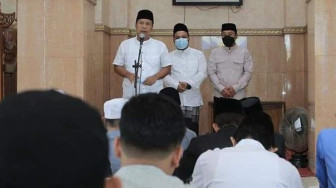 Bupati Romi Bersama Wabup dan Sekda Shalat Id di Masjid Agung Nur Addarojat