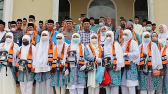 Bupati Romi Lepas 24 Jemaah Calon Haji Tanjabtim