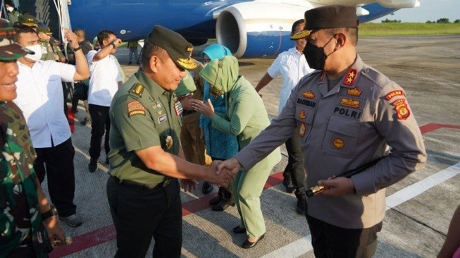 Kapolda Jambi Ikut Menyambut Kedatangan KASAD