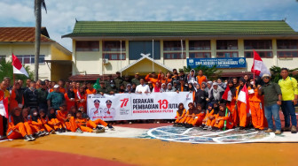 Fadhil Arief Himbau Masyarakat Pasang Bendera Merah Putih