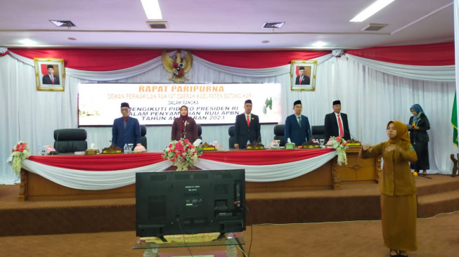 Anita Yasmin Pimpin Paripurna Mendengar Penyampaian RUU dan APBN 2023