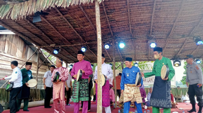 Buka Festival Kenduri Swarnabhumi, Fadhil : Kita Harus Lestarikan Budaya Batanghari