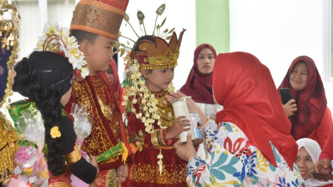 Persit KCK Koorcab Rem 042 PD II Sriwijaya Gelar Lomba Agustusan