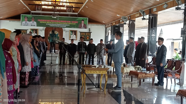 Lantik Ratusan Kepsek dan Pengawas Sekolah, Fadhil : Harus Bisa Bangun SDM dengan Konsisten dan Serius