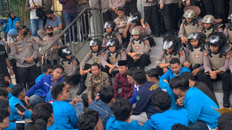 Didemo Soal Harga BBM, Edi Purwanto Turun Temui Mahasiswa