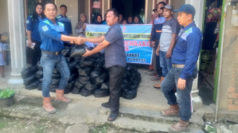 PT CEI Bagikan 650 Paket Sembako kepada Warga