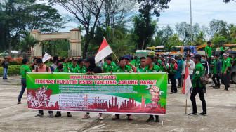 Tolak Upah Murah, Ratusan Buruh Demo