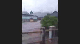 Diguyur Hujan Deras, Ini Banjir Besar Pertama di Lempur Kerinci