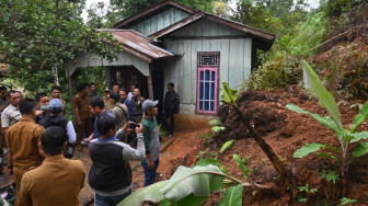 Longsor Landa Sejumlah Wilayah Merangin, Mashuri Pun Turun