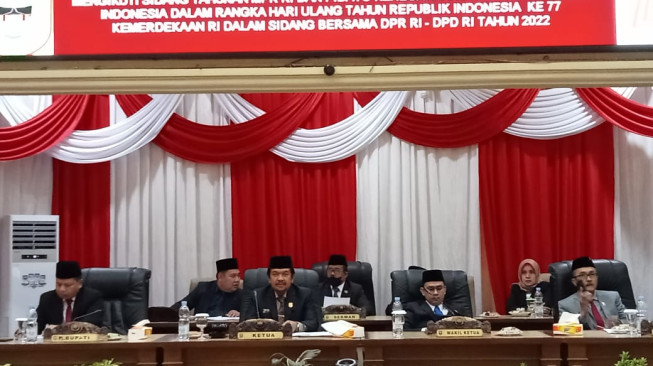 Henrizal Hadiri Rapat Paripurna Istimewa Mendengarkan Pidato Presiden RI