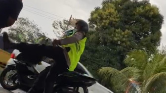 Merusak Citra Polri… Oknum Polisi di Jambi Tendang Warga