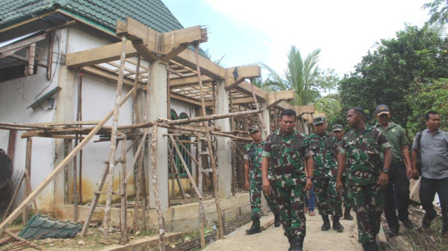 Danrem 042/Gapu Tinjau Pembangunan Mushola di Kampung Pancasila