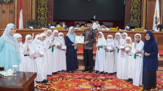 Lucu Tapi Serius, Edi Purwanto Sambut Kunjungan Siswa SD Islam Al Azhar 57 Jambi