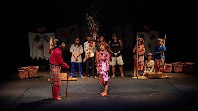 Pergelaran Teater Tonggak 'Lesung Luci' Tutup Temu Teater Jambi 2022